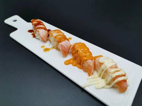 Roasted Salmon Nigiri/火炙三文鱼